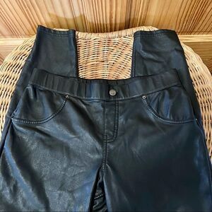 Hue black lined vegan leather skinny jean styled pants small S